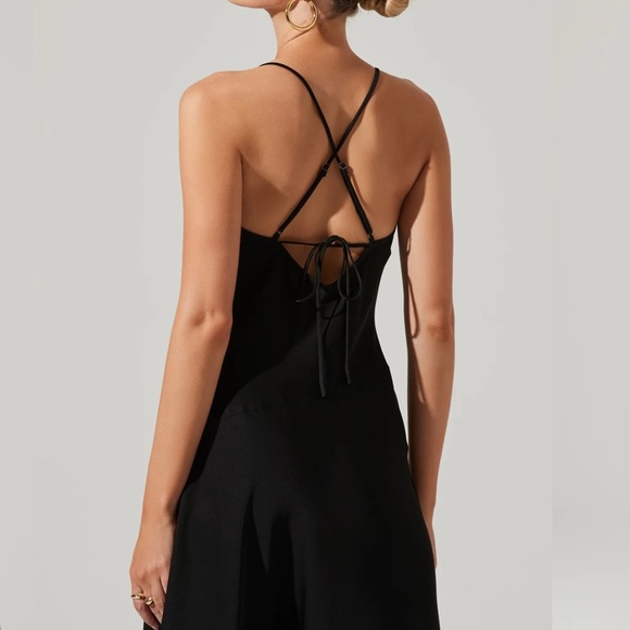 ASTR Midi Dress - Picture 2 of 8